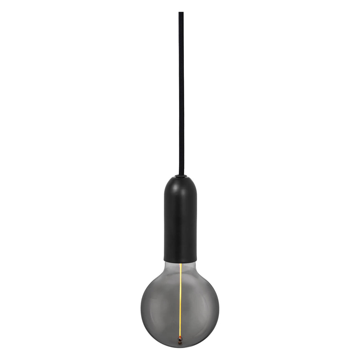 Suspension noire de face avec douille cylindrique et ampoule ronde fumée.
