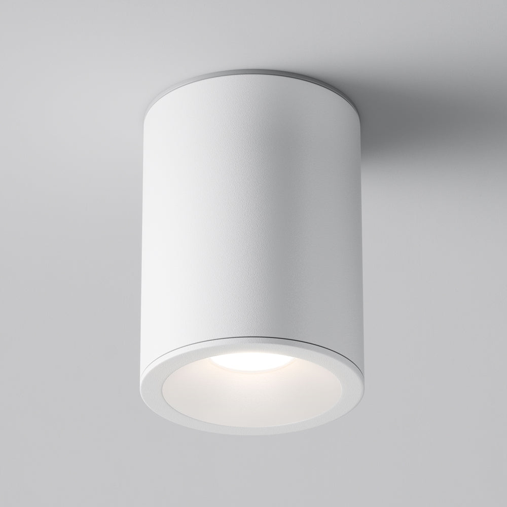 Plafonnier cylindrique blanc vu de face, fixé au plafond, verre dépoli diffusant