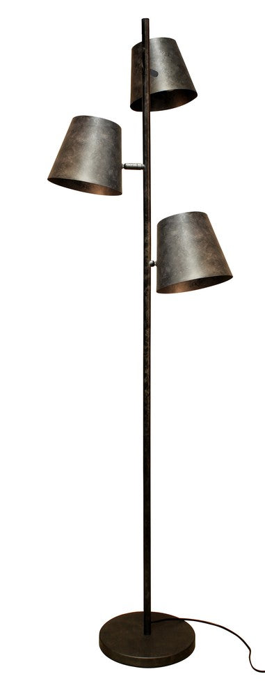 Vue rapprochée du lampadaire métallique, abat-jours coniques et base ronde, câble visible.