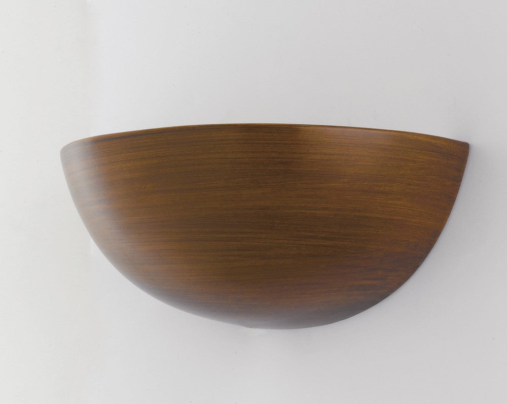 Applique en bois fixée sur un mur blanc, diffusion de lumière vers le haut