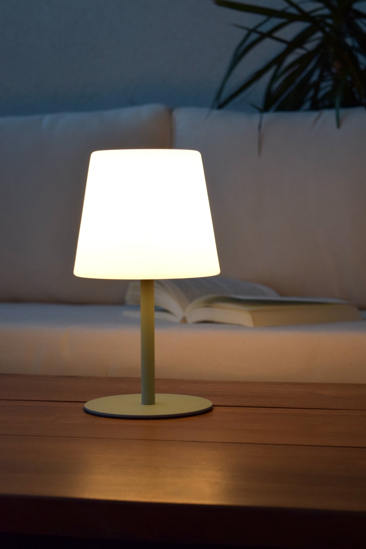 Lampe extérieure Tyon dorée mat et opale (13816/02/33)