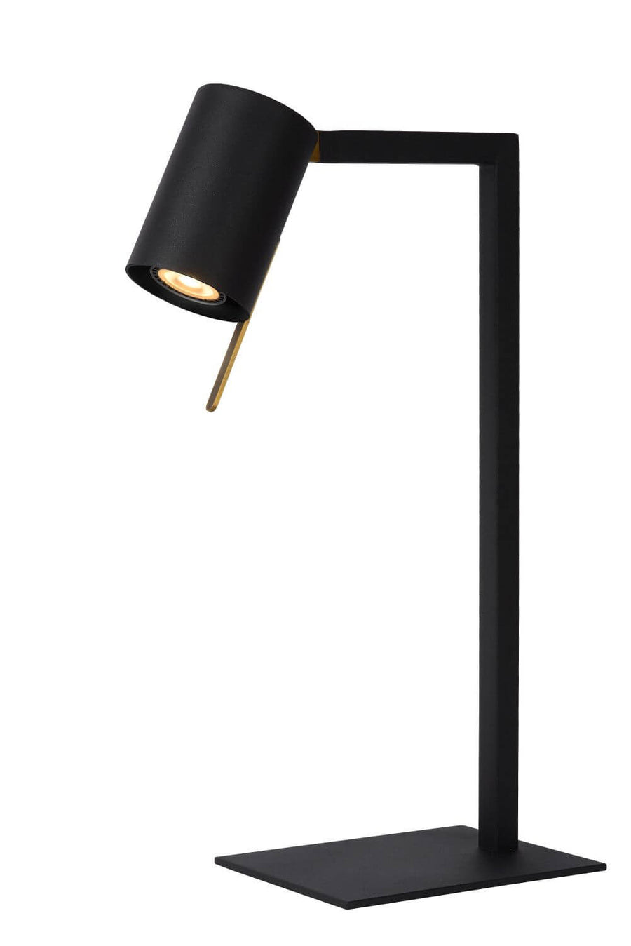 Lampe de bureau noire sur fond blanc, abat-jour cylindrique incliné et lumière allumée.