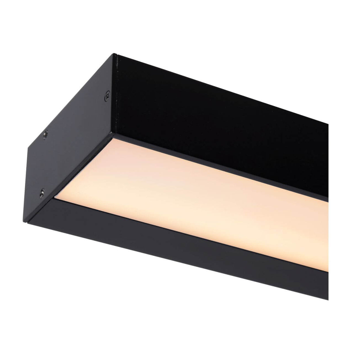 Vue de trois quarts du luminaire noir avec diffuseur opale allumé