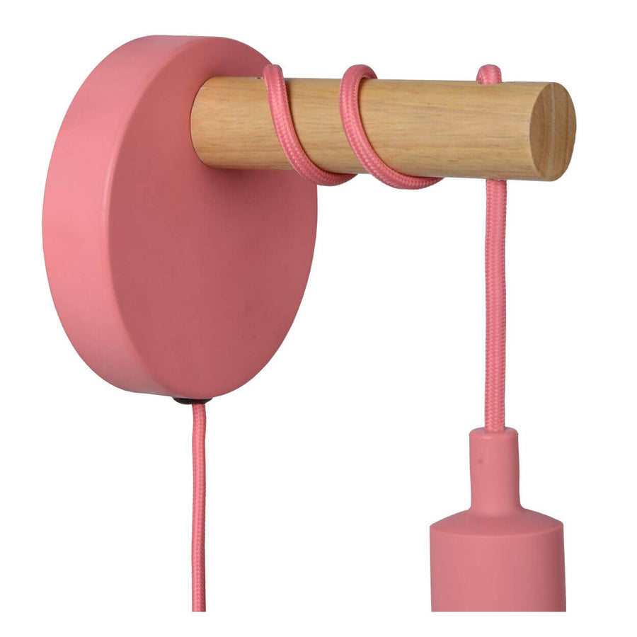 Vue de profil de l'applique rose, support bois et cordon textile rose enroulé.
