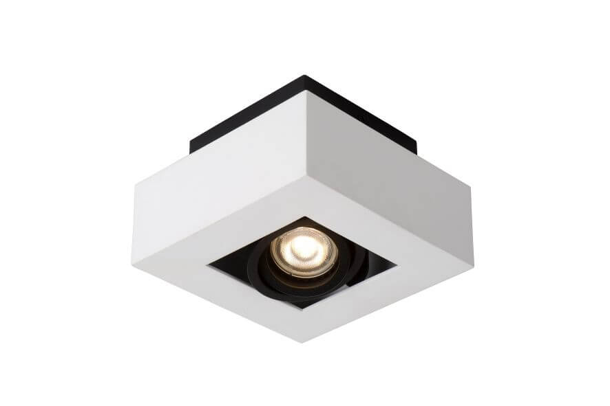 Autre angle du plafonnier carré blanc, source allumée et diffuseur circulaire doré