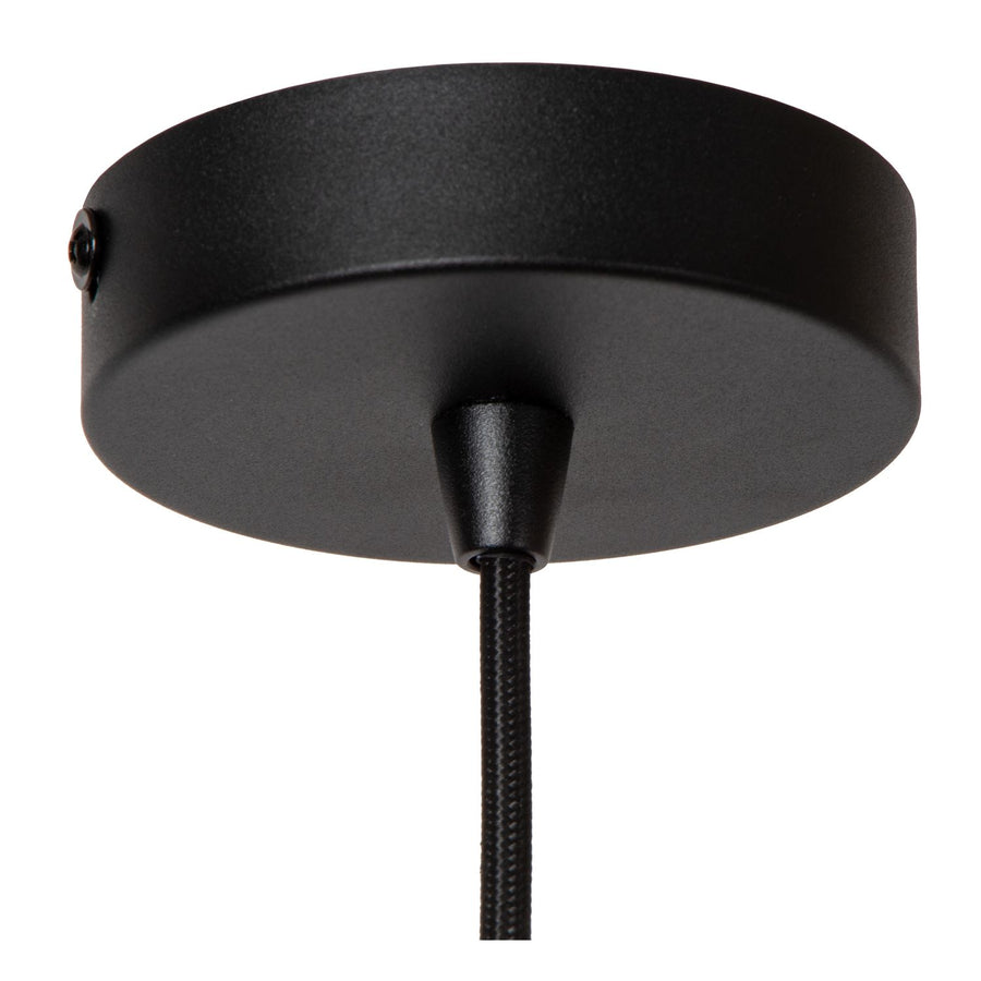 Détail de la rosace ronde noire fixée au plafond, câble sortant