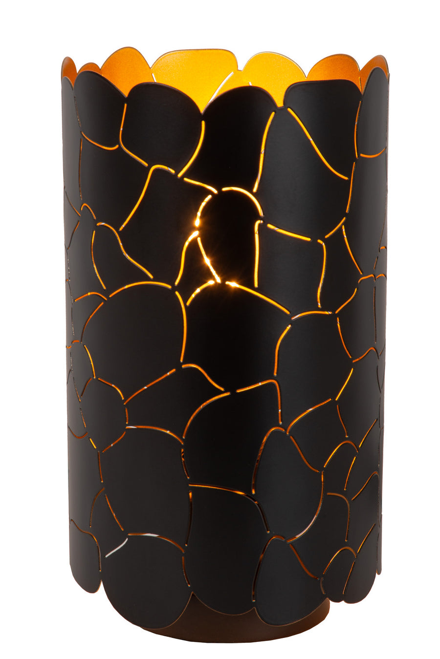 Vue de trois quarts du luminaire allumé, mettant en valeur le cylindre noir et sa lueur orangée
