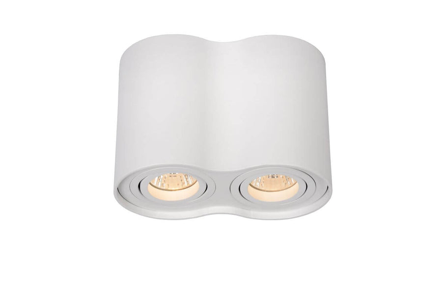 Vue de trois quarts du plafonnier blanc, montrant les deux optiques LED et le corps ondulé.