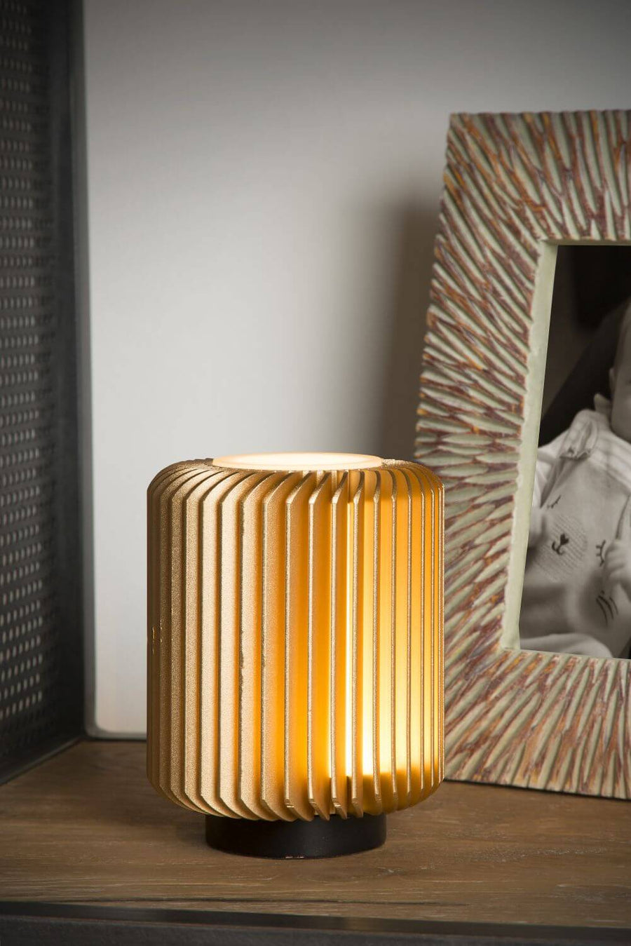 Lampe à poser Turbin dorée mat et noire