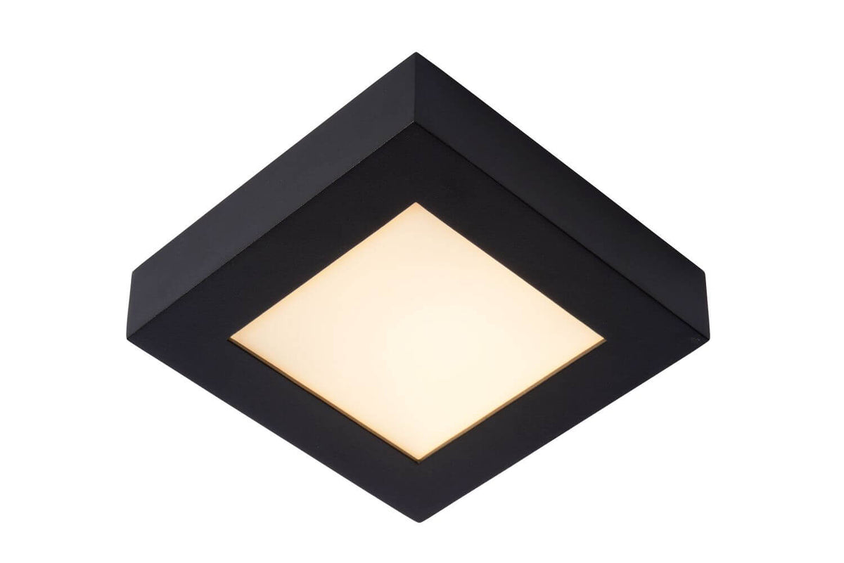 Produit de face sur fond blanc, plafonnier carré noir avec diffuseur allumé.
