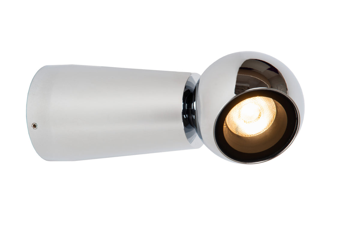 Même applique chromée vue de trois-quarts, montrant la rotule et le réflecteur LED.