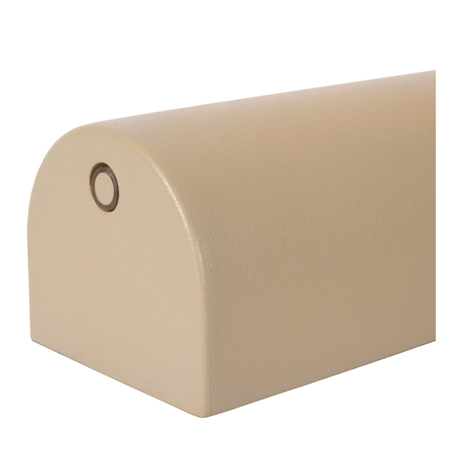 Gros plan du socle arrondi taupe avec petit oeillet circulaire apparent