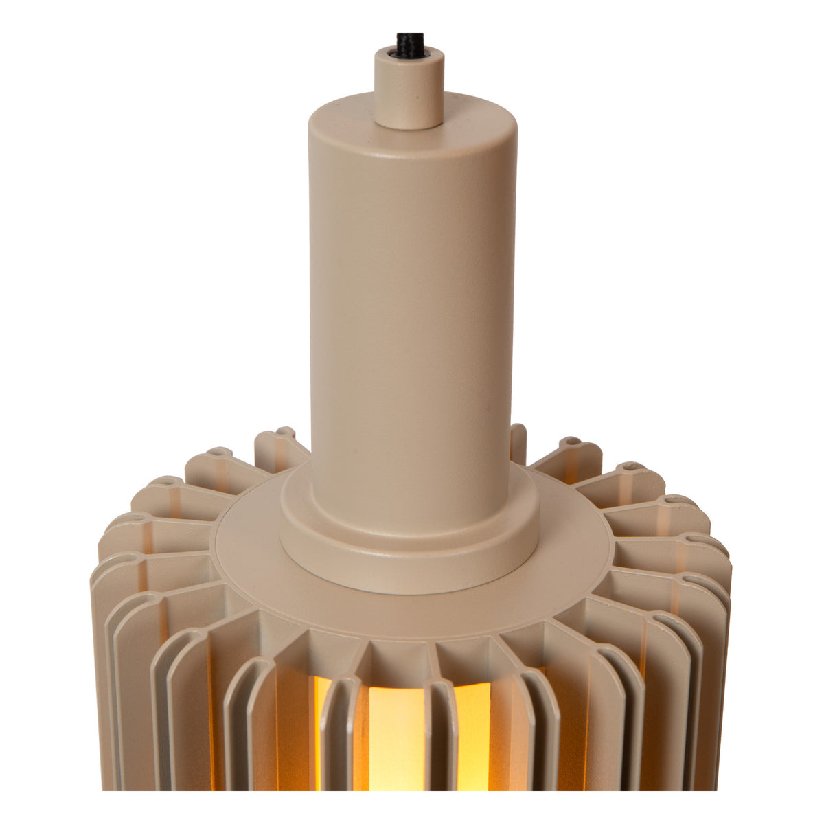 Détail du haut d'une suspension, douille beige et fixation du câble