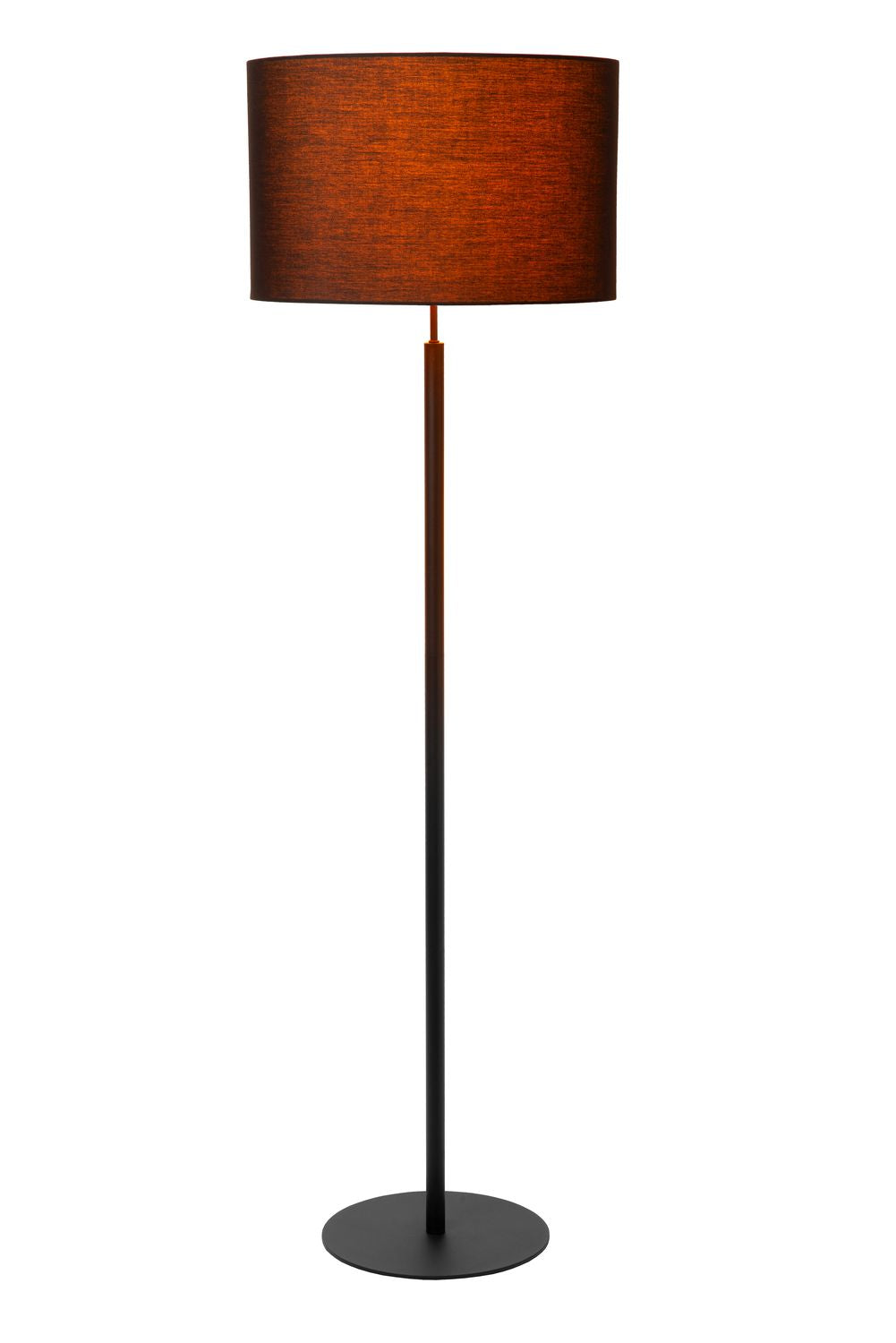 Vue de trois quarts du lampadaire, mât fin noir et abat-jour en coton terracotta