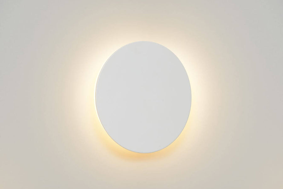 Face avant du disque blanc mat avec éclairage périphérique jaune pâle