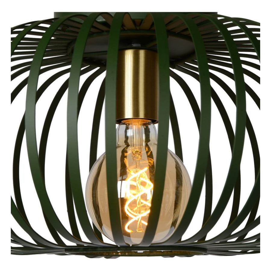 Détail du plafonnier vert : douille dorée et ampoule à filament spiralé.