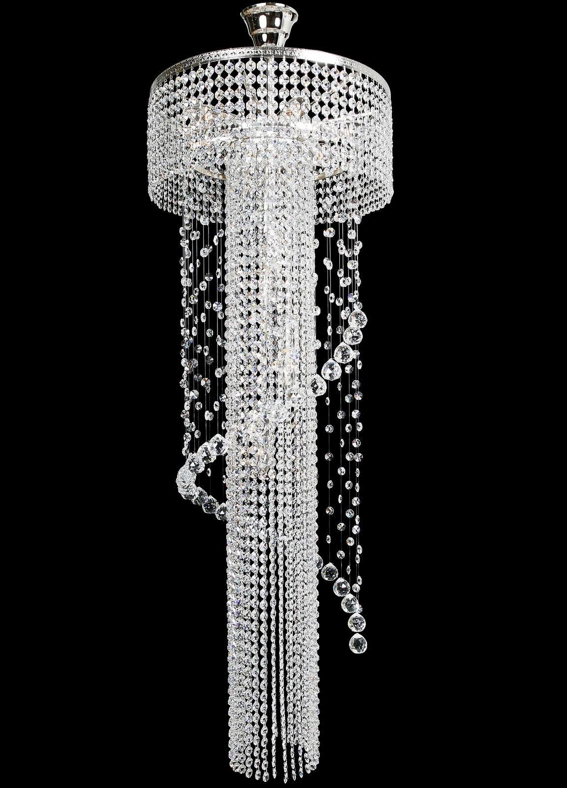 Vue produit de face sur fond noir, cascades de cristal et bandeau circulaire percé