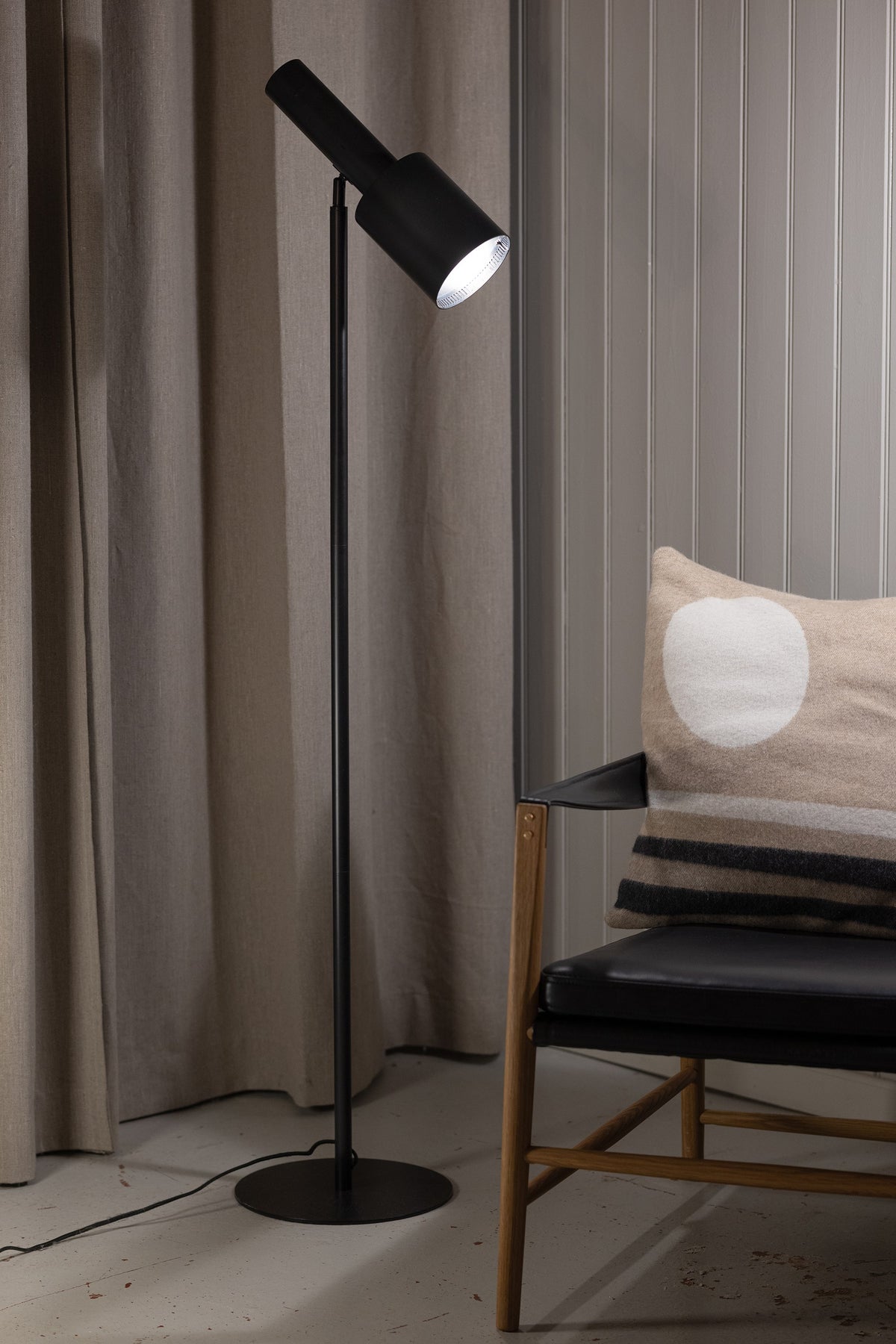 Lampadaire Ozzy noir