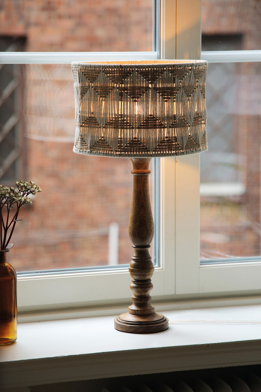 Lampe à poser Ano avec abat-jour en jute et coton