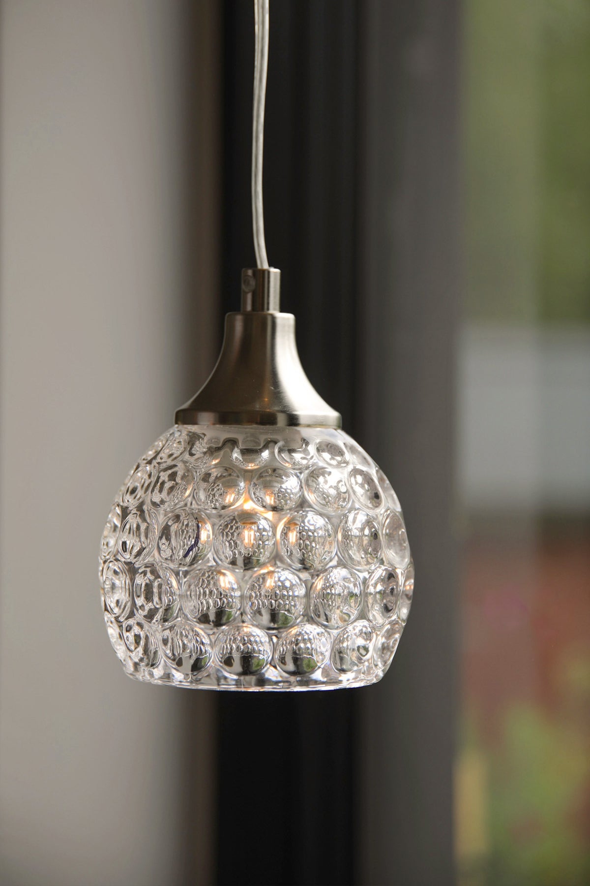 Suspension de fenêtre Clear en nickel satiné et verre transparent