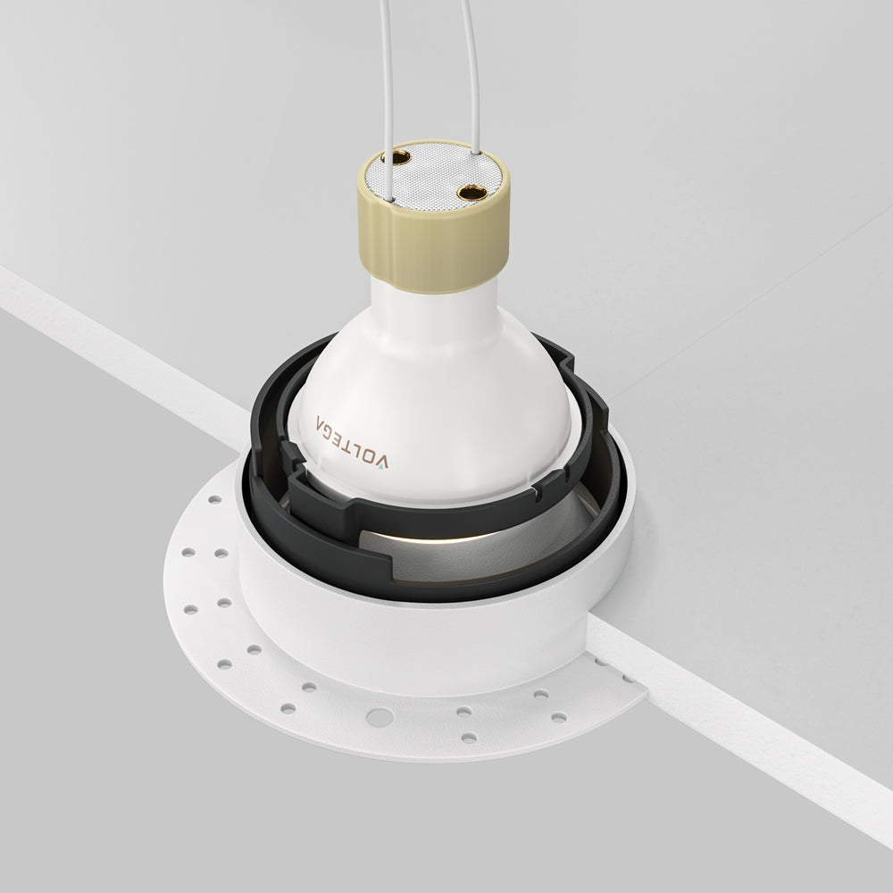 Détail du module encastré avec ampoule blanche à vis et platine de fixation perforée