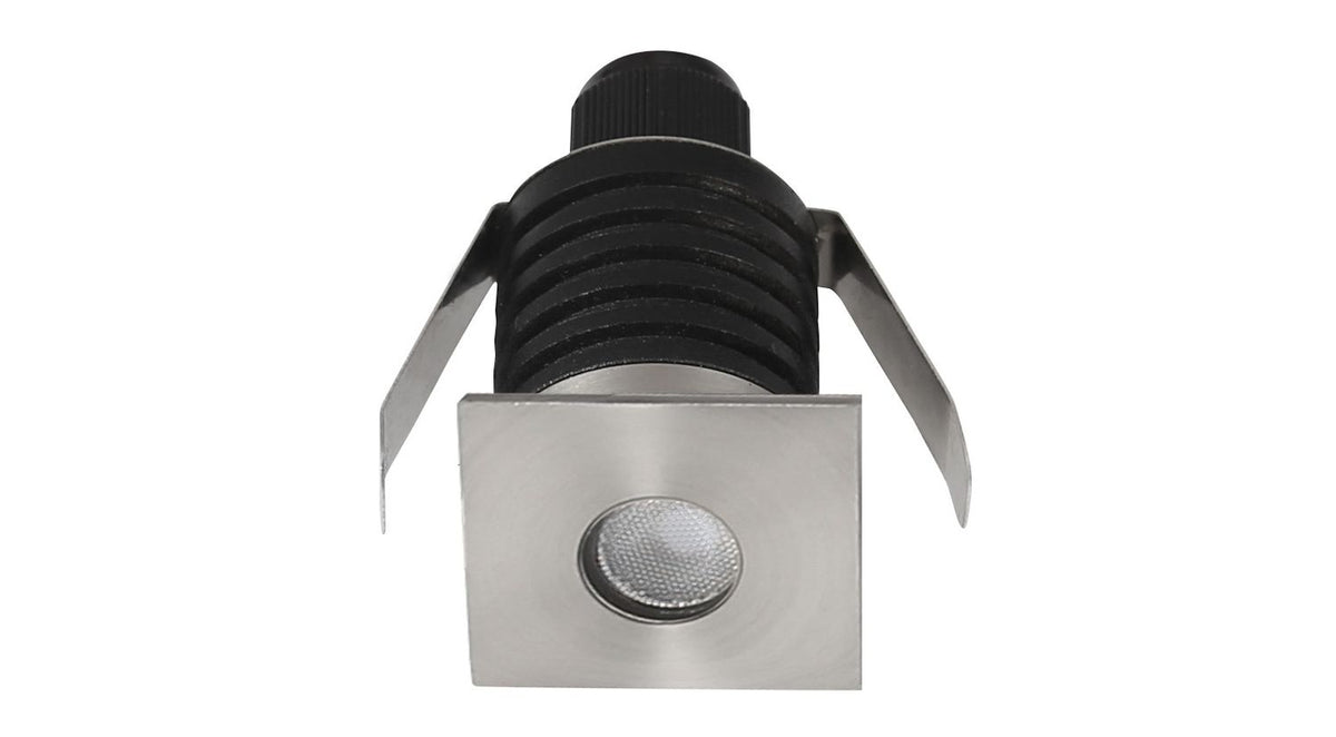 Vue de face du spot encastrable carré en inox brossé avec LED centrale et ressorts latéraux.