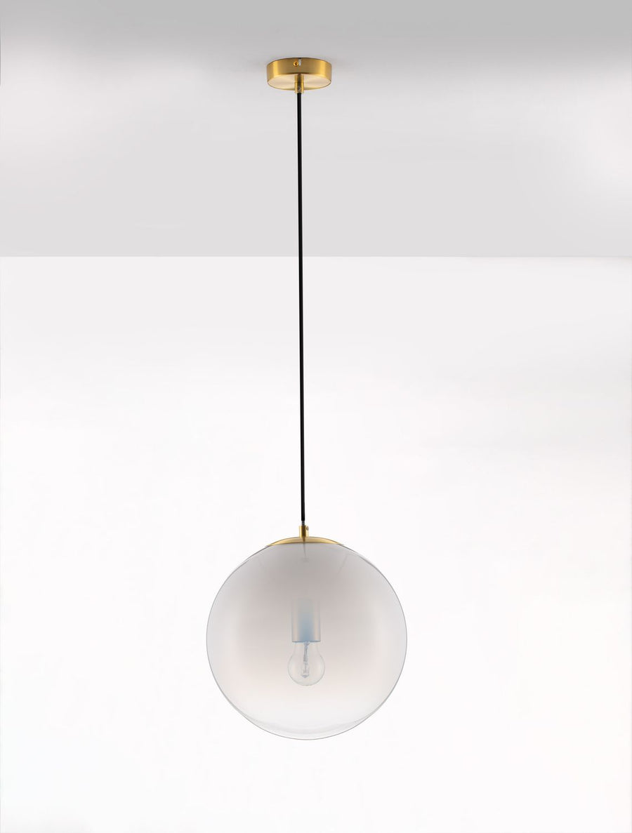 Vue d'ensemble de la suspension éteinte, câble noir tendu depuis le plafond blanc