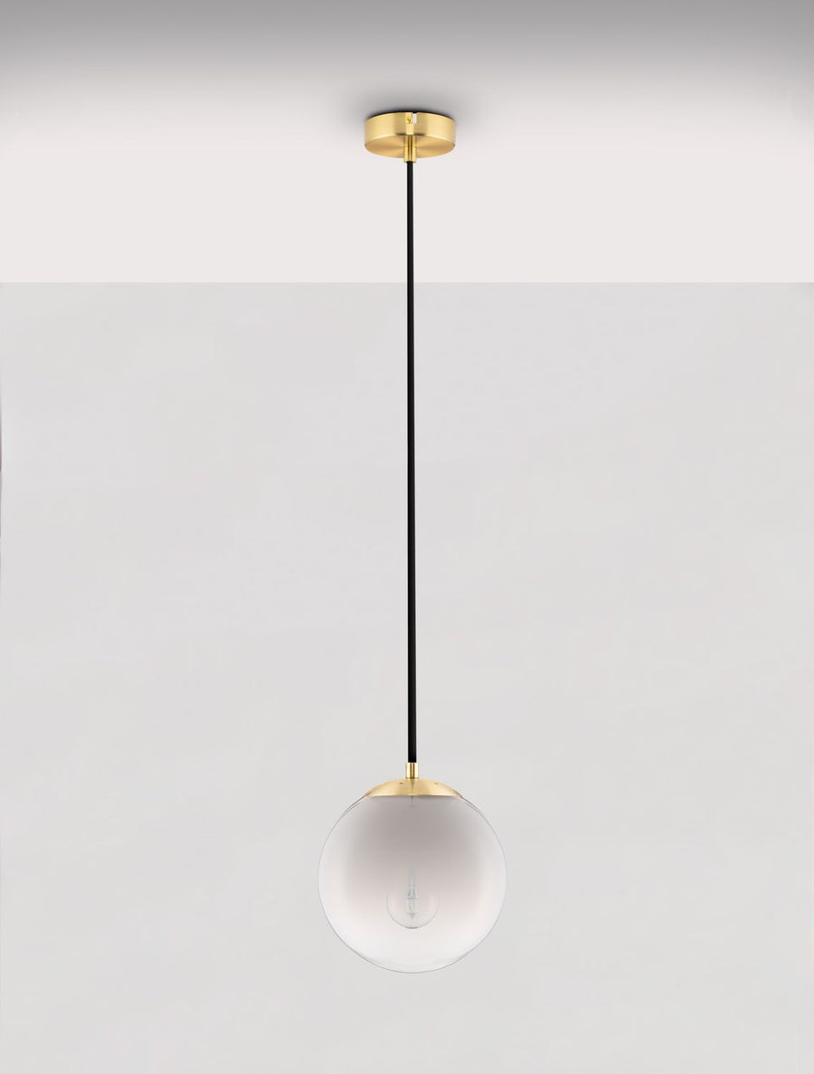 Produit de face, globe en verre dépoli et ampoule allumée visible à l'intérieur