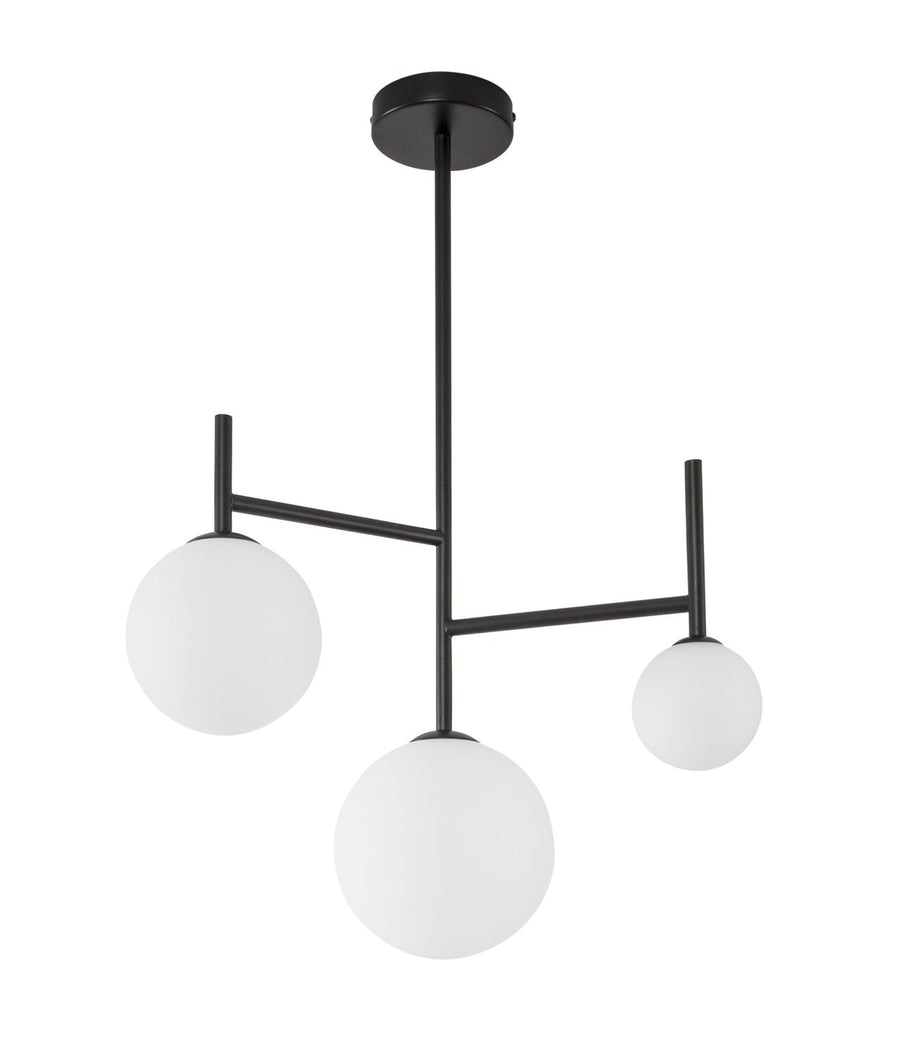 Vue de face du luminaire sur fond blanc, structure métallique noire et trois diffuseurs sphériques