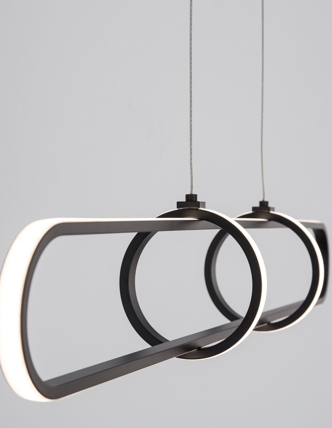 Perspective rapprochée des anneaux et du bandeau lumineux périphérique blanc