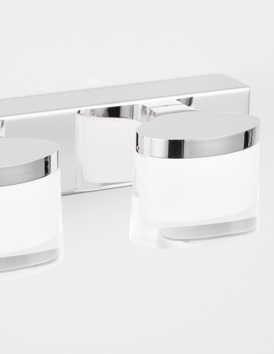 Vue de trois quarts arrière montrant la platine rectangulaire et les bras de fixation