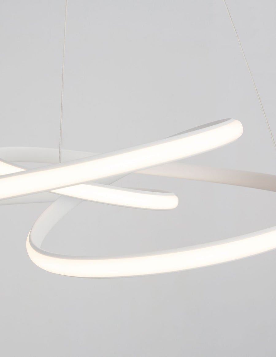 Détail de la lumière LED répartie sur toute la longueur des rubans torsadés