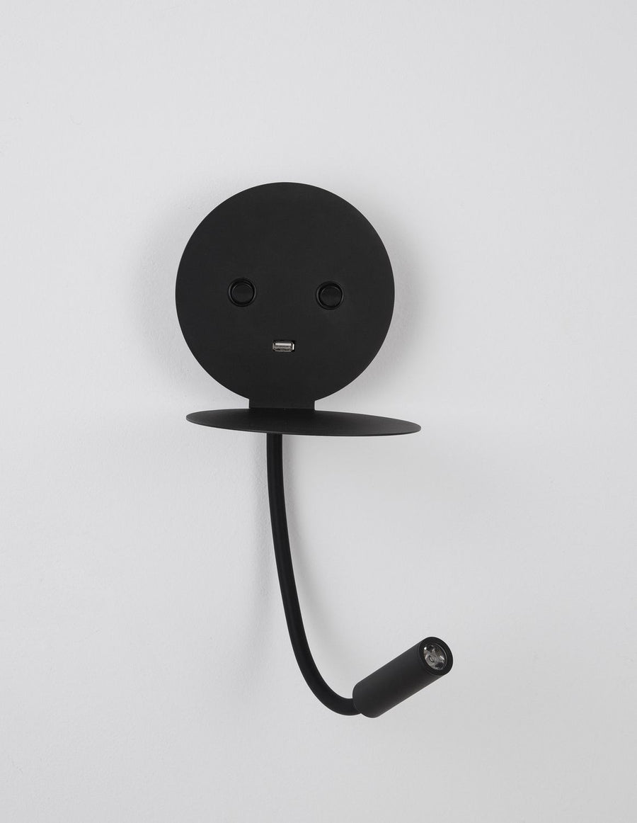 Produit de face sur fond gris clair, deux boutons et port USB visibles