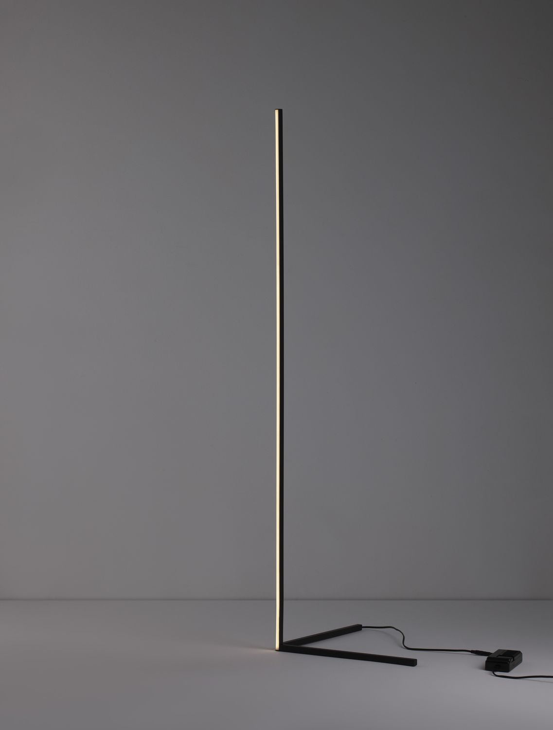 Lampadaire V-line noir