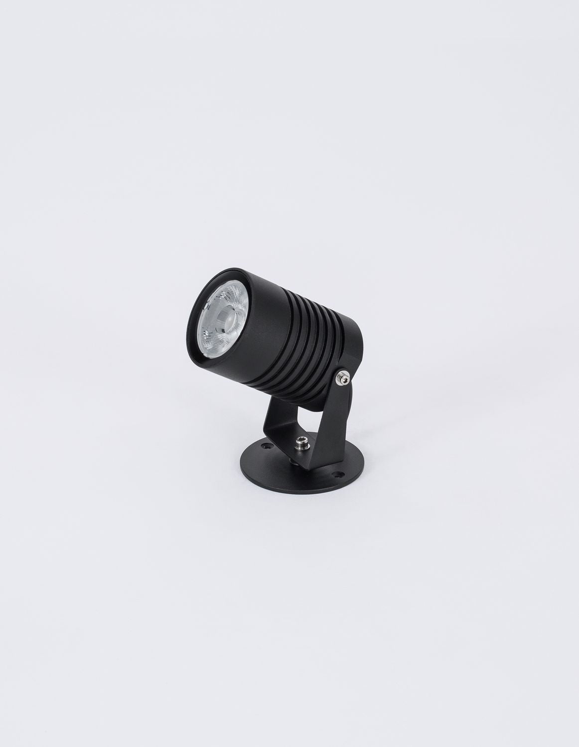 Autre angle du spot, corps cylindrique nervuré et platine de fixation ronde