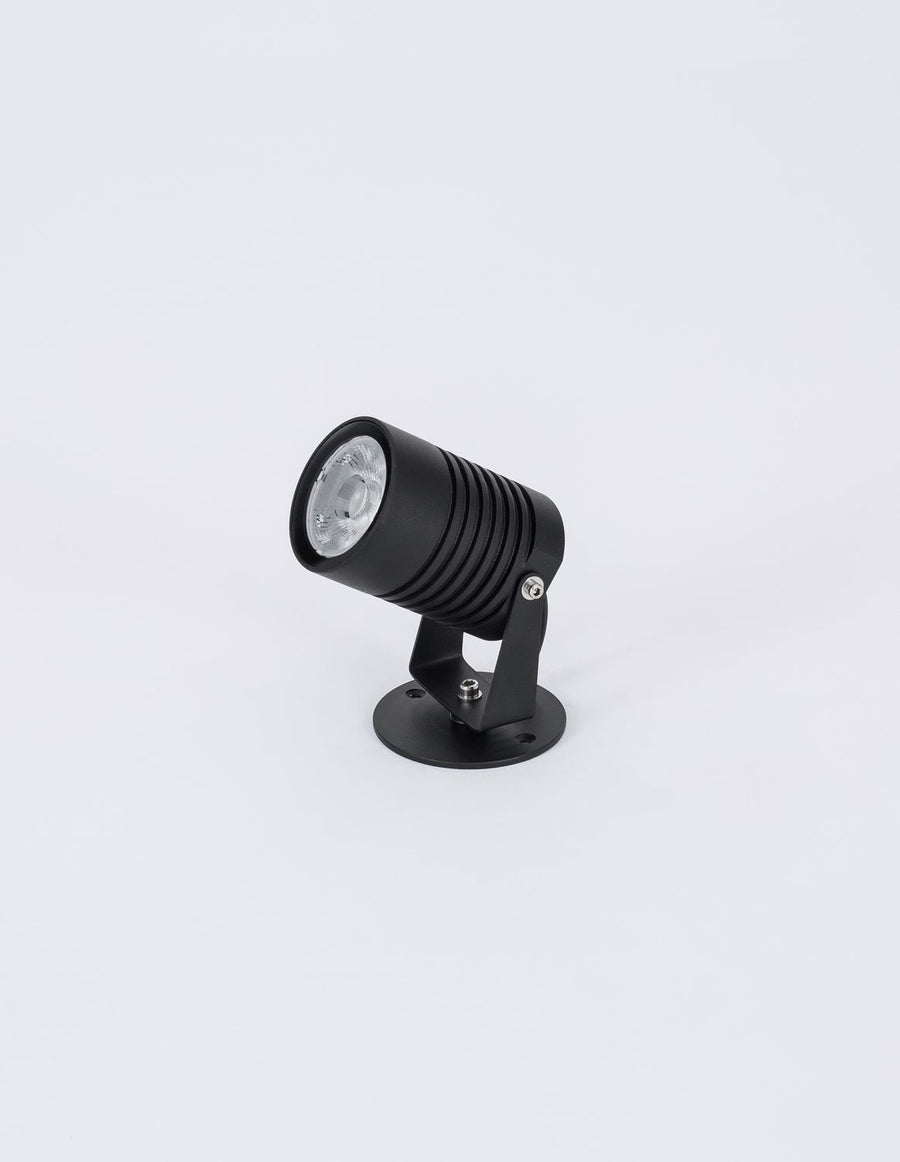 Autre angle du spot, corps cylindrique nervuré et platine de fixation ronde