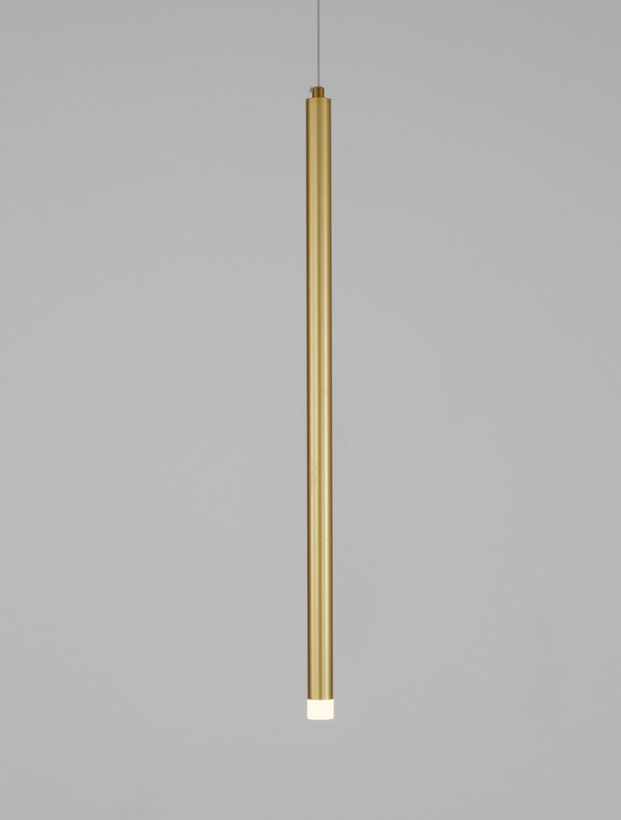 Gros plan sur le long tube cylindrique doré et son embout lumineux