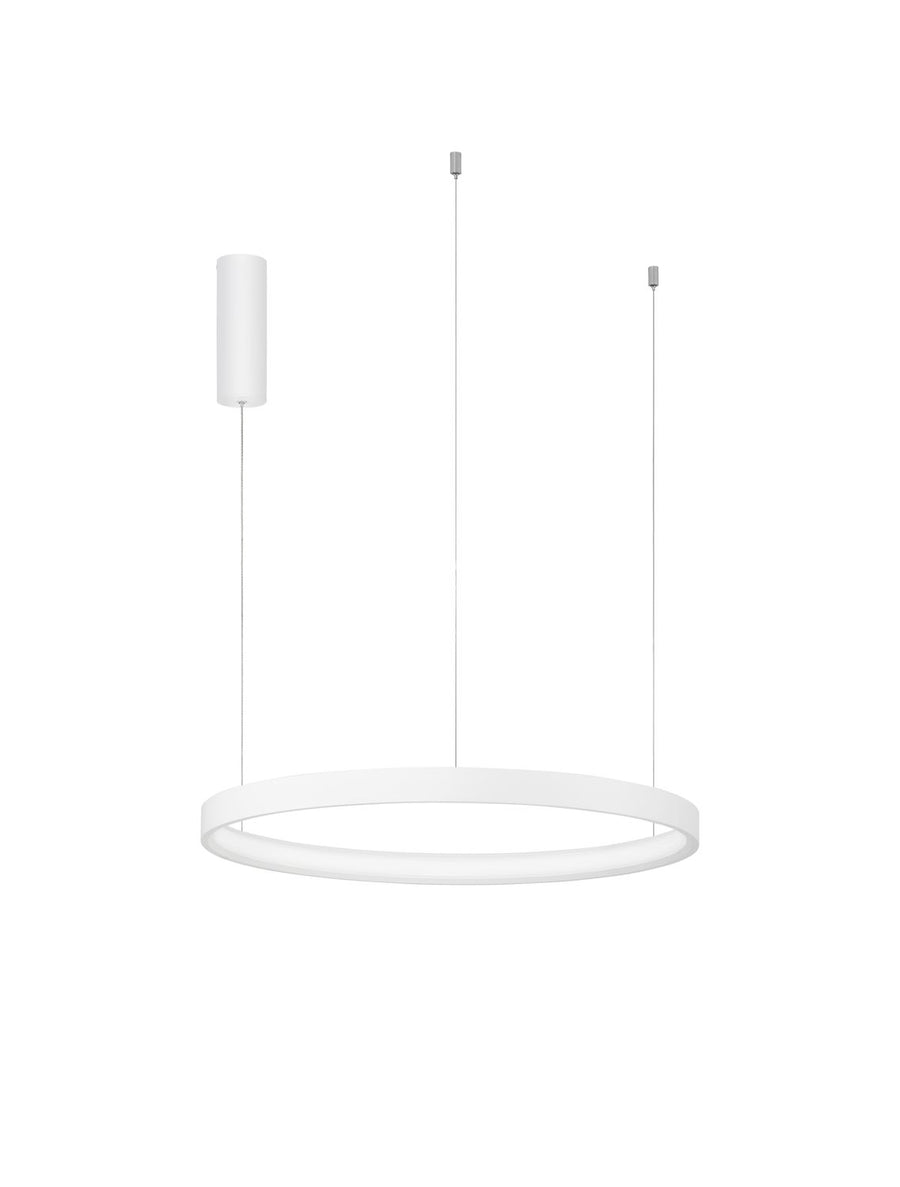 Vue de face du luminaire anneau blanc suspendu par trois câbles fins