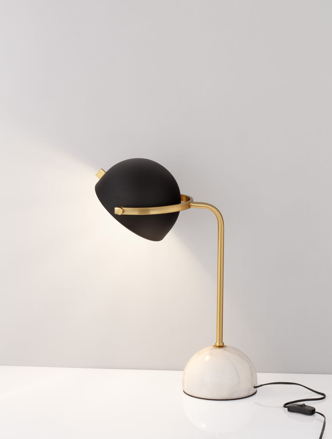 Lampe à poser Bishop blanche, marbre