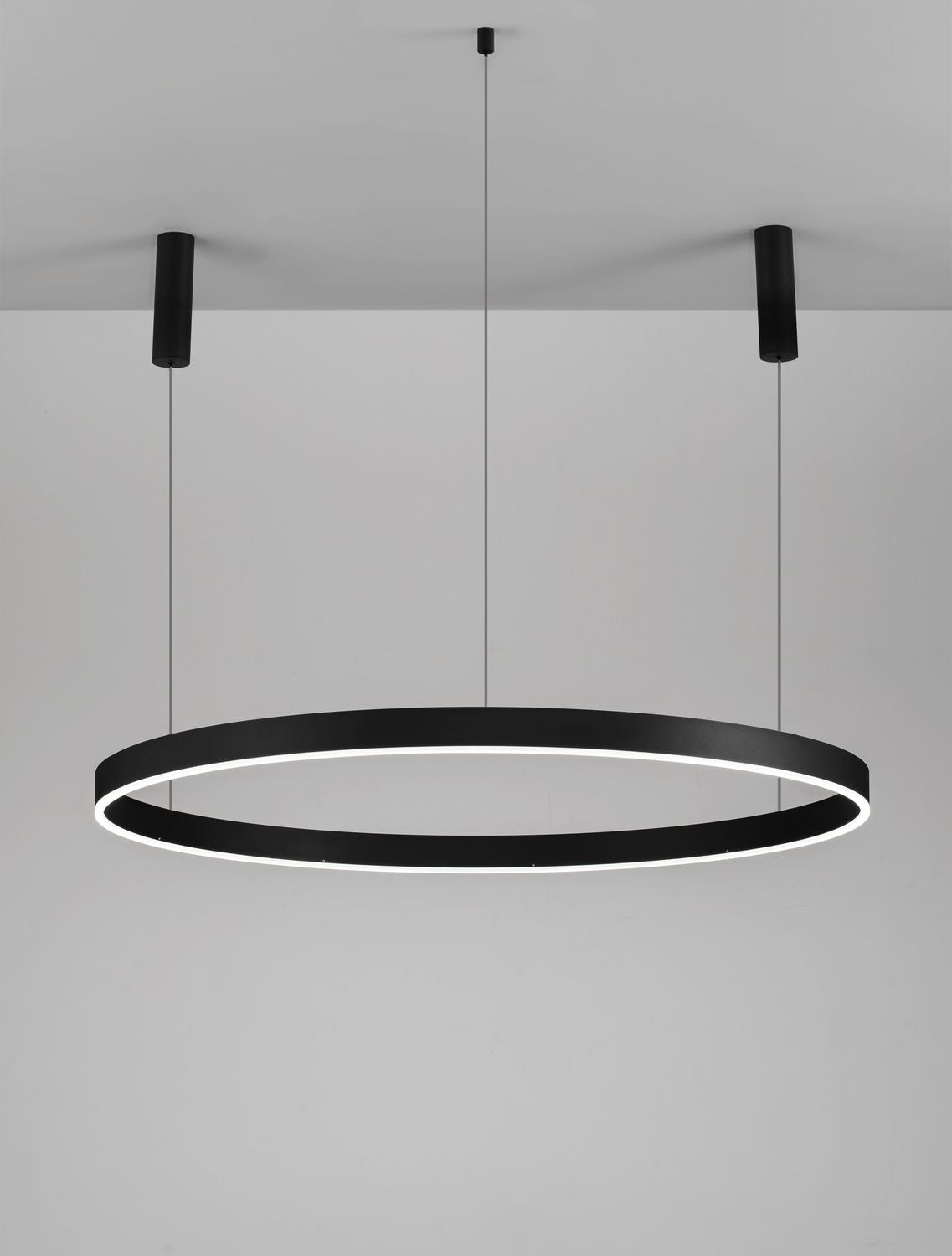 Détail de l'anneau allumé, ruban LED blanc diffusant sur la face inférieure