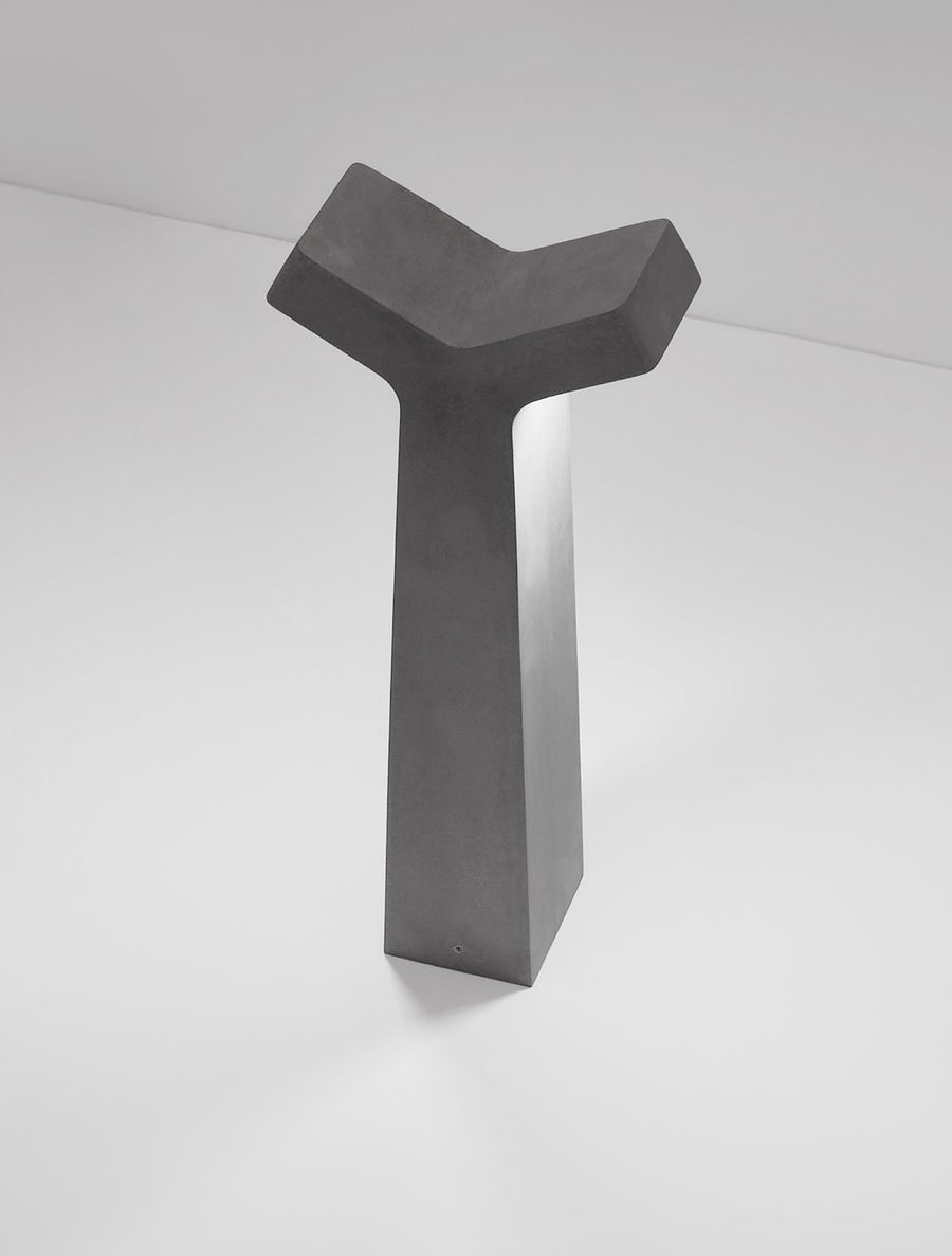 Détail du sommet en Y vu de dessus, vitre du luminaire apparente.