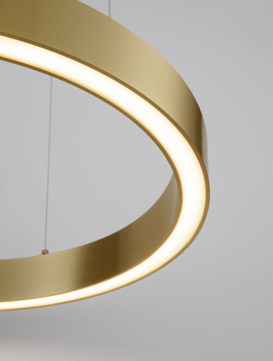 Détail rapproché du bandeau lumineux LED intégré dans l'anneau