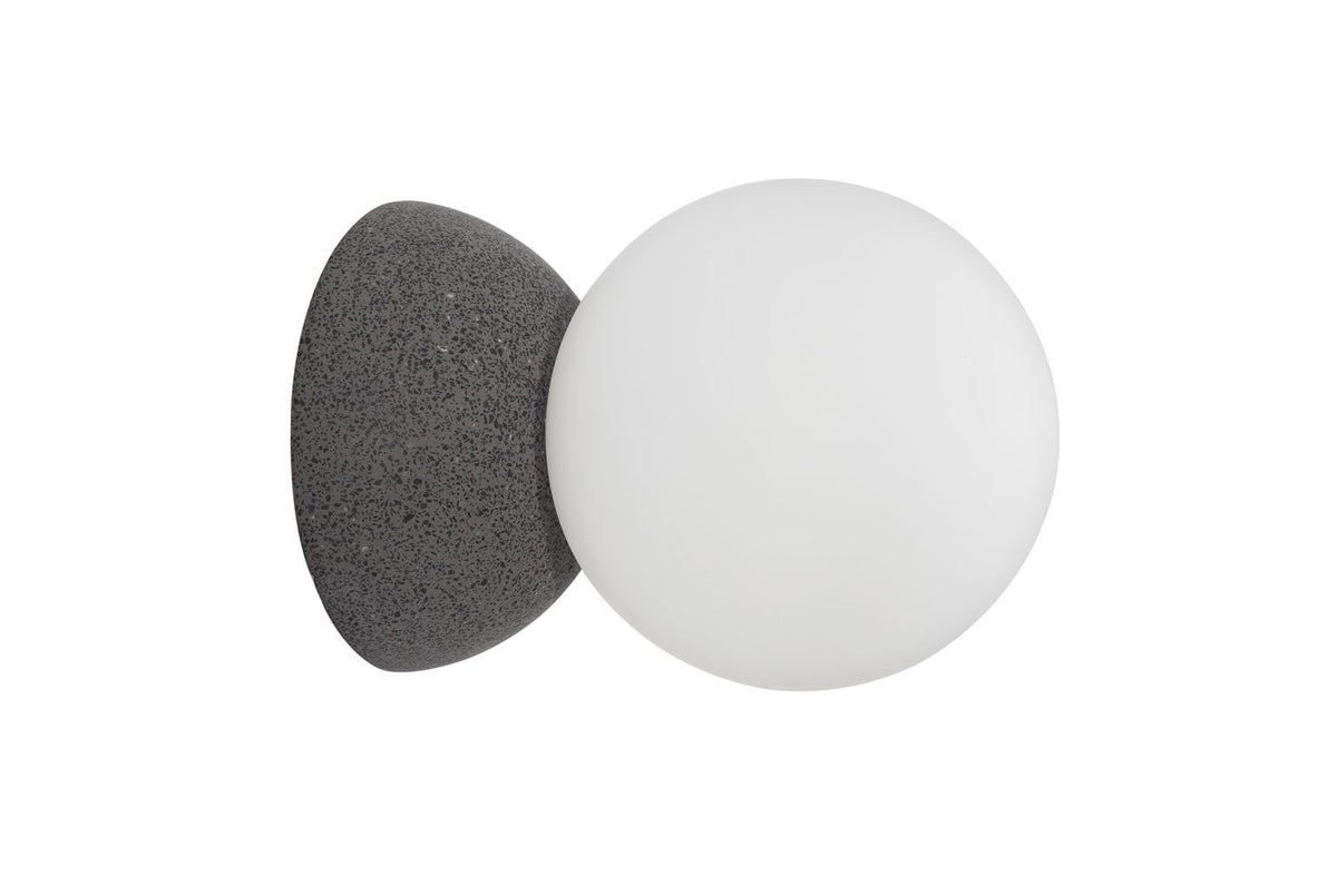 Produit isolé sur fond blanc, montrant la base texturée et le globe en verre.