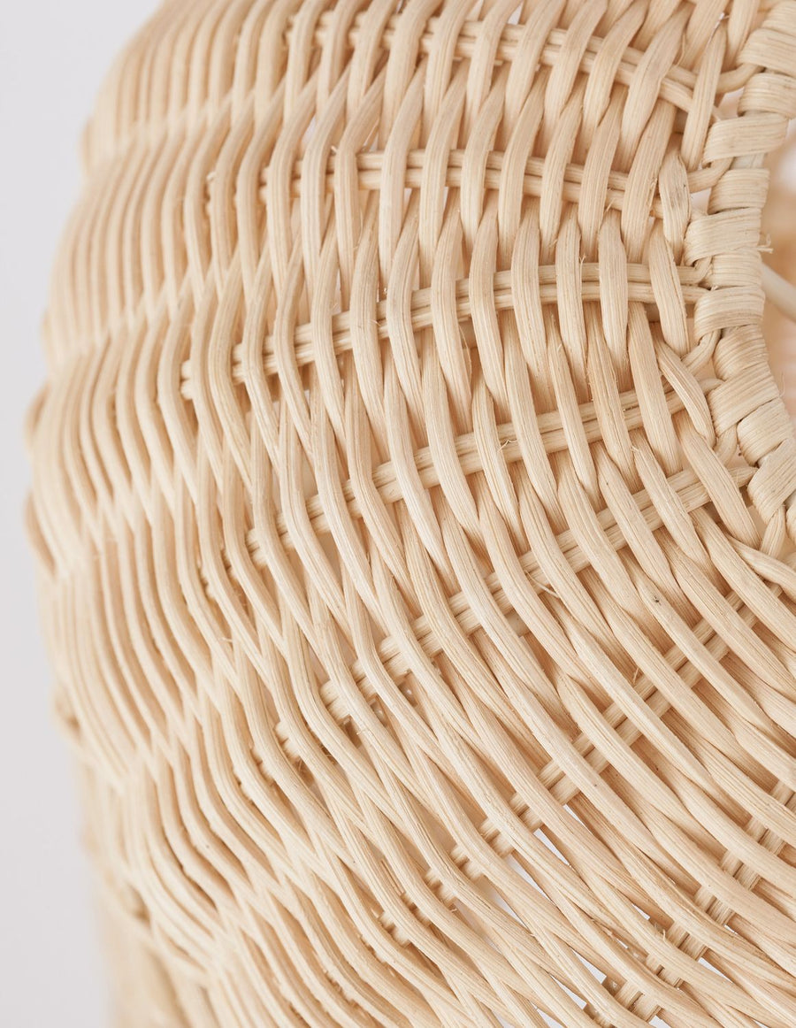 Macro de la texture du rotin tressé formant des losanges serrés