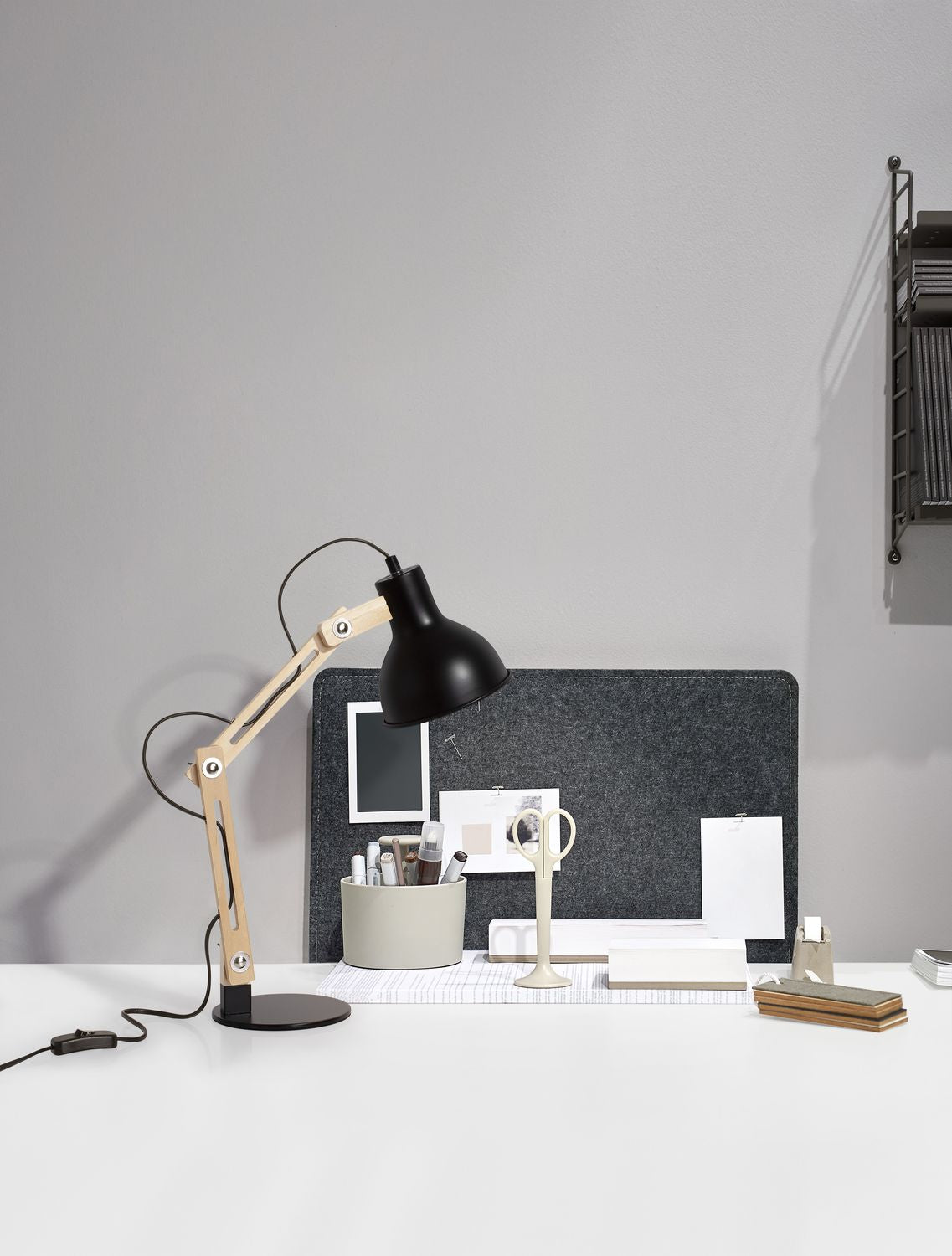 Lampe à poser Grou noire, bois