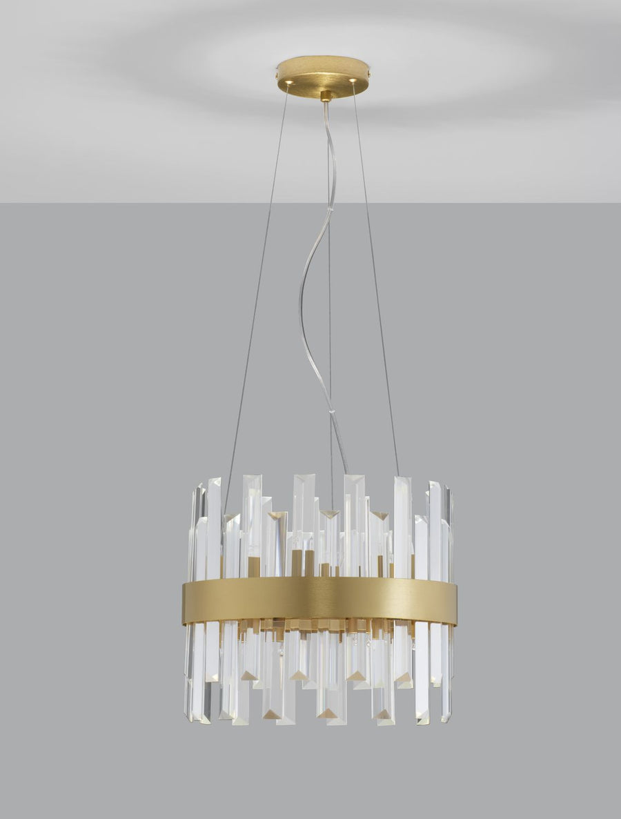 Luminaire de face sur fond gris, bague centrale dorée et cristaux verticaux alternés