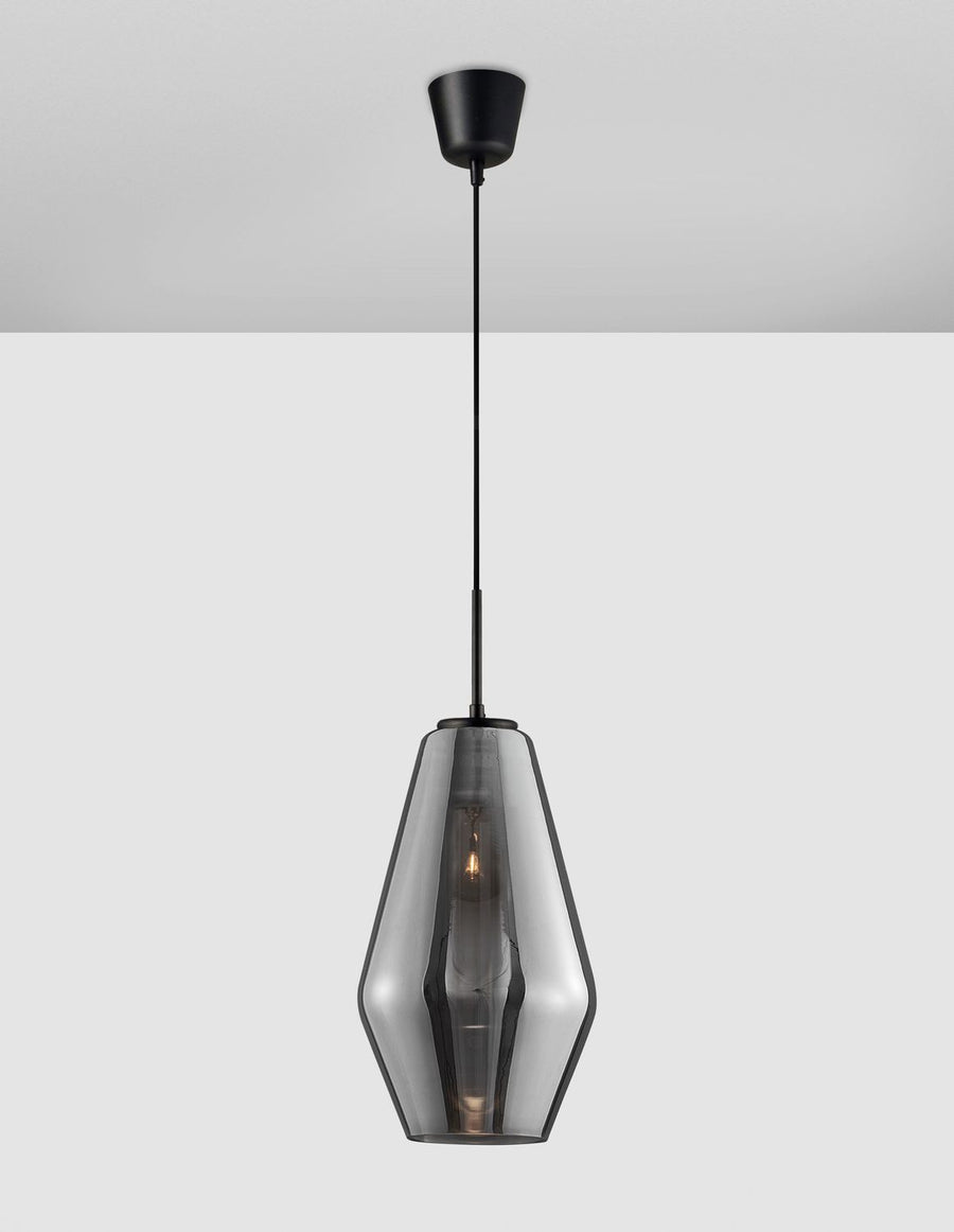 Profil vertical de la suspension en verre fumé, câble et fixation plafond.