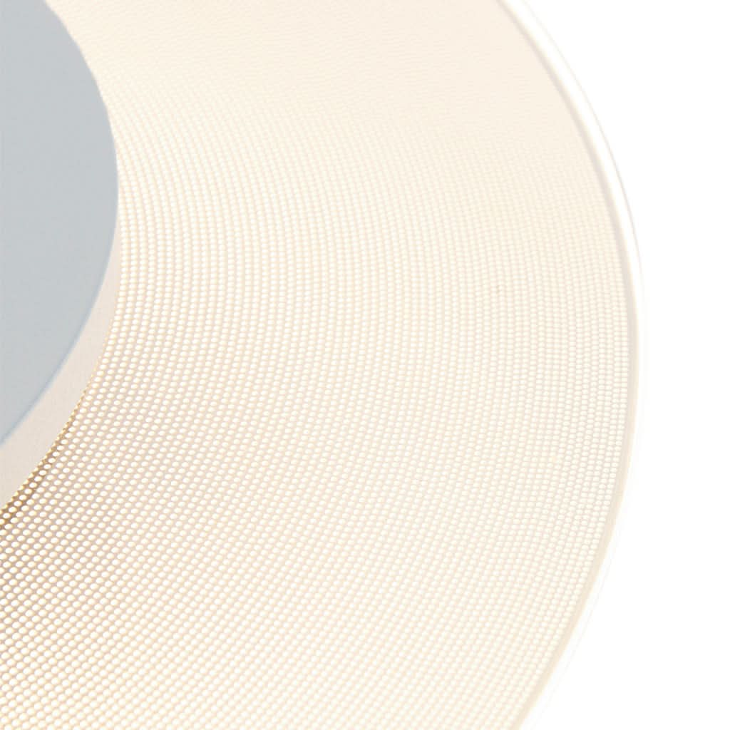 Gros plan sur la texture tissée beige du bord et son liseré doré