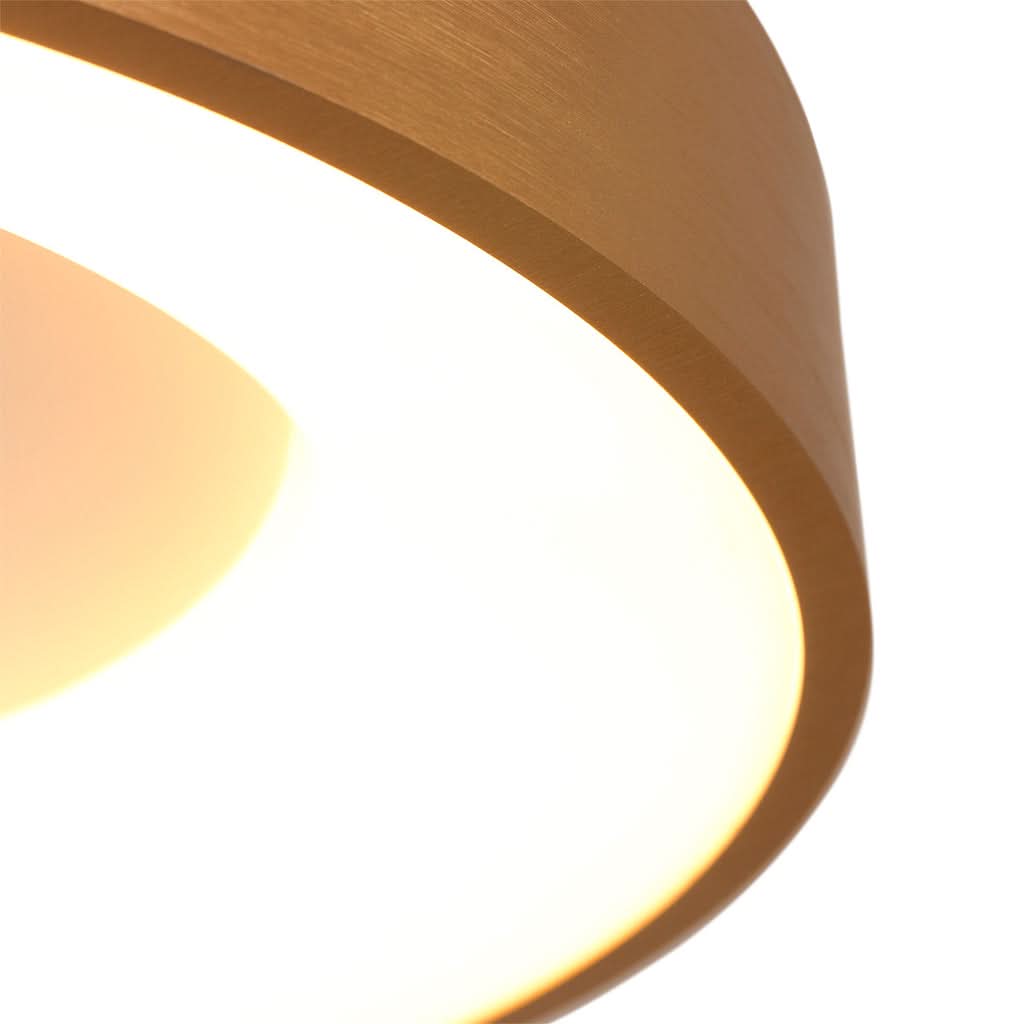 Plafonnier LED doré rond Ringlede de trois quarts, lumière blanc chaud allumée