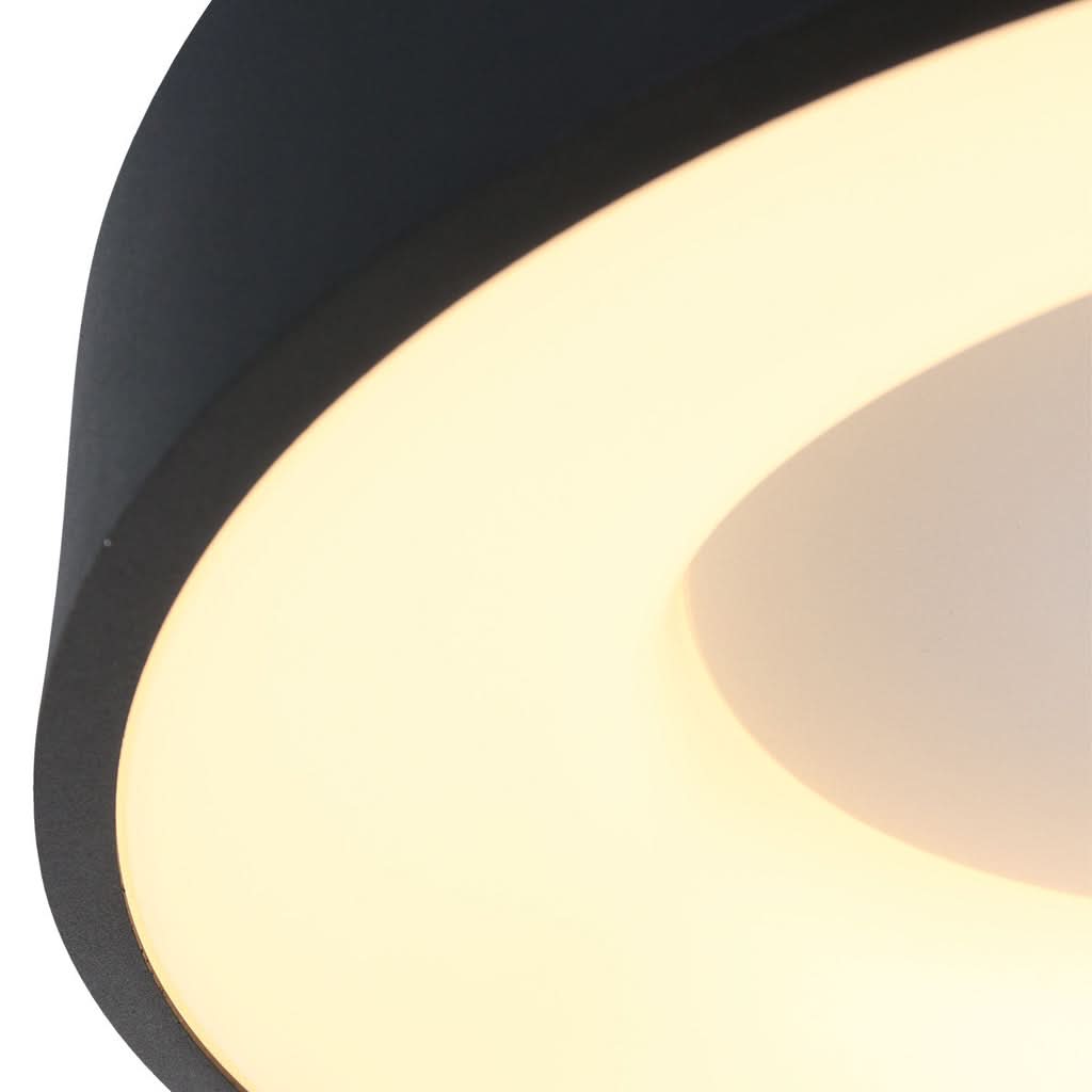 Gros plan sur le bord noir et le halo lumineux jaune du diffuseur.